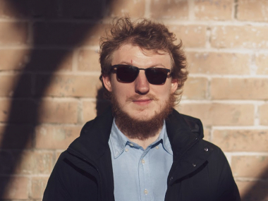 Превью публикации Незрячий музыкант Владислав Буяльский — о работе в крематории и четырех переездах ради мечты стать композитором