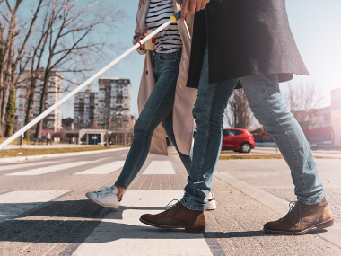 Превью публикации Сначала наденьте маску на себя: что делать родственникам человека, потерявшего зрение