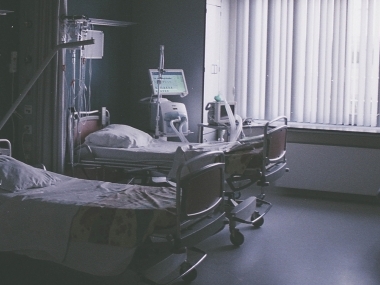 превью публикации Людей с инвалидностью в больницах будут сопровождать соцработники