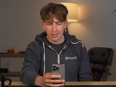 превью публикации ChatGPT начал в реальном времени разговаривать с пользователем и описывать изображения