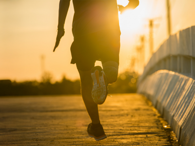 превью публикации Незрячий бегун примет участие в Лондонском марафоне, чтобы собрать деньги для людей с нарушением зрения