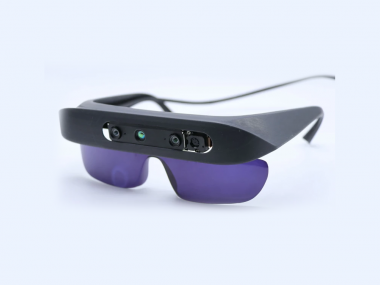 превью публикации В Китае разработали AI-очки, которые помогут незрячим людям ориентироваться