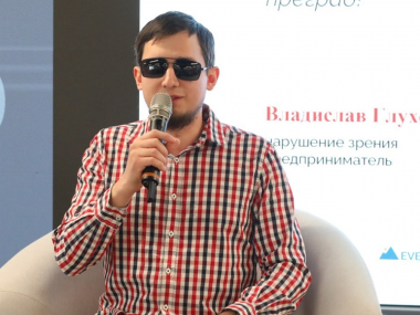 превью публикации Незрячий россиянин открыл бизнес по производству наконечников для тростей